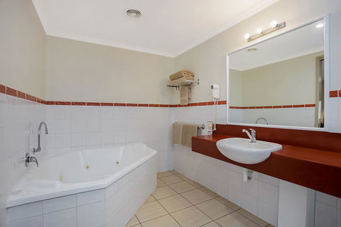 Comfort Inn Warrnambool International - Accommodation Whitsundays 11