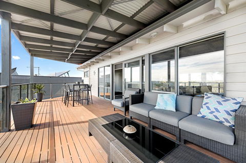 Beachside House - Accommodation Whitsundays 3