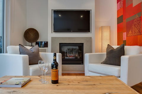 Capella Villa No. 4 - Stunning Luxury Decor Inside And Out - Accommodation Whitsundays 2