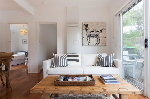 Capella Villa No. 4 - Stunning Luxury Decor Inside And Out - Accommodation Whitsundays 3