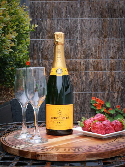 Capella Villa No. 4 - Stunning Luxury Decor Inside And Out - Accommodation Whitsundays 12