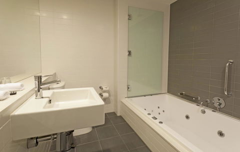Causeway 353 Hotel - Accommodation Whitsundays 9