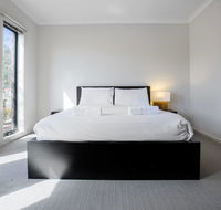 Point Cook Home with a Lovely View in Salt Water - Accommodation Whitsundays