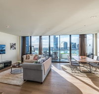 Waterfront 3 Bedroom Luxury Home Victoria Harbour - Accommodation Whitsundays