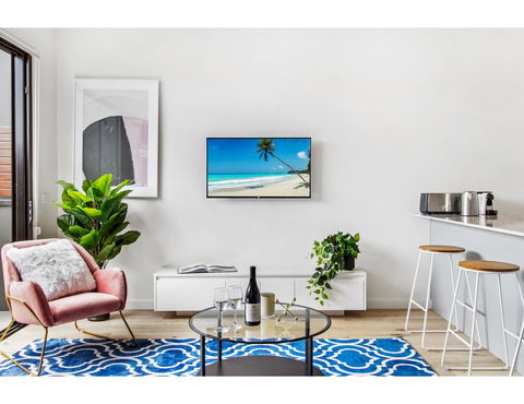 Boutique Apartment In Quiet, Sought-after Suburb - Accommodation Whitsundays 0