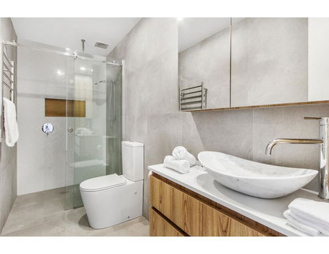 Boutique Apartment In Quiet, Sought-after Suburb - Accommodation Whitsundays 14