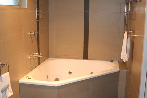 Coachman Motel And Holiday Units - Accommodation Whitsundays 12