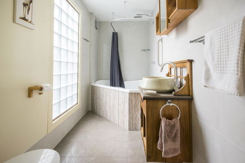 Azen Haven - Accommodation Whitsundays 6