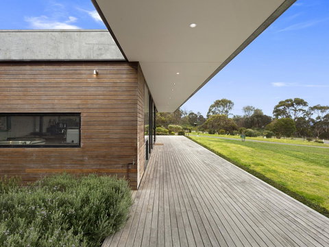 Cypress Hill - Accommodation Whitsundays 9