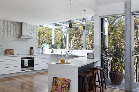 The Bird House - Accommodation Whitsundays 1