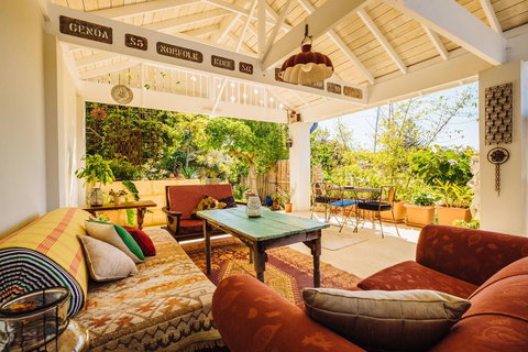 The Blue Beach House - Accommodation Whitsundays 0