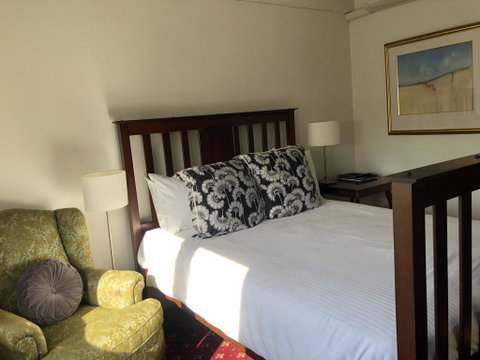 The Corner Hotel Alexandra - Accommodation Whitsundays 2