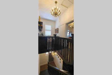 The Dewhurst - Sophisticated Entire CBD Apartment - Accommodation Whitsundays 2