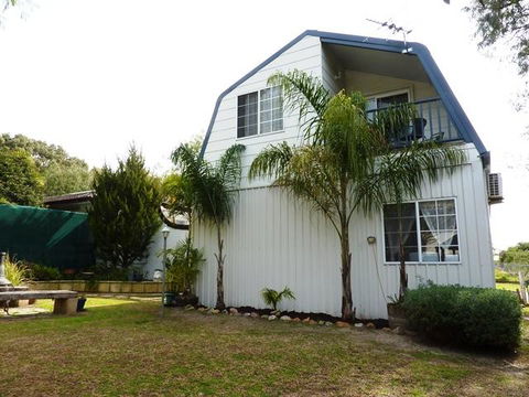 The Doo Drop Inn - Accommodation Whitsundays 2