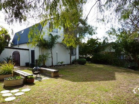 The Doo Drop Inn - Accommodation Whitsundays 3