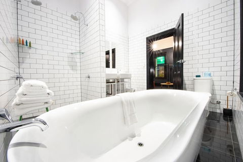 The Franklin Boutique Hotel - Accommodation Whitsundays 2