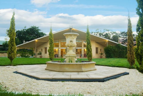 The Gatehouse At Villa Raedward - Accommodation Whitsundays 0
