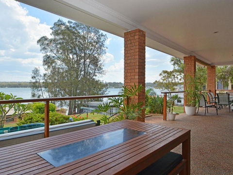 The House On The Lake @ Fishing Point, Lake Macquarie - Honestly Put The Line In And Catch Fish - Accommodation Whitsundays 0