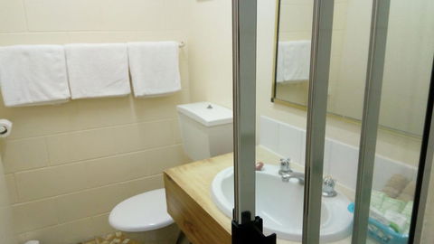 The Islands Inn Motel - Accommodation Whitsundays 2