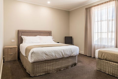 The Lighthouse Hotel - Accommodation Whitsundays 0