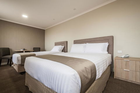 The Lighthouse Hotel - Accommodation Whitsundays 3