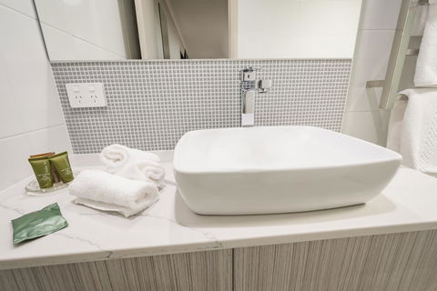 The Lighthouse Hotel - Accommodation Whitsundays 1