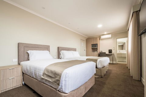 The Lighthouse Hotel - Accommodation Whitsundays 2