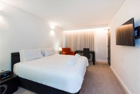 The Nest - Spacious Studio On Newcastle St With Roof Terrace - Accommodation Whitsundays 0