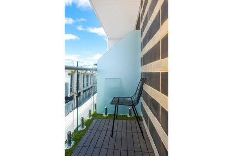 The Nest - Spacious Studio On Newcastle St With Roof Terrace - Accommodation Whitsundays 1