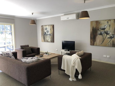 The Old Coolstore - Jonathon Apartment - Accommodation Whitsundays 0