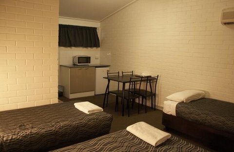 The Plains Motor Inn - Accommodation Whitsundays 3