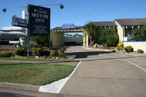 The Plains Motor Inn - Accommodation Whitsundays 0