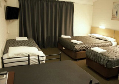 The Plains Motor Inn - Accommodation Whitsundays 2
