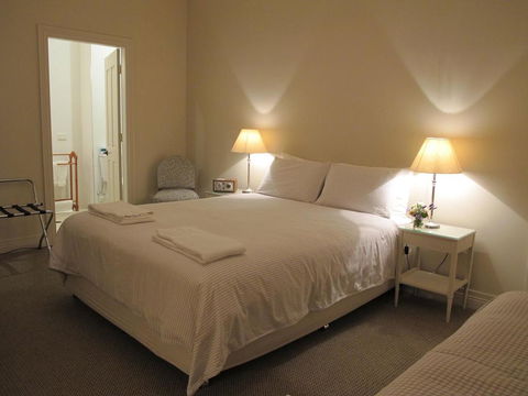 The Playhouse Hotel - Accommodation Whitsundays 2