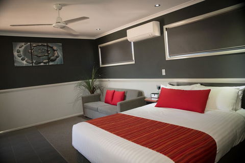 The Rocks Motel - Accommodation Whitsundays 2