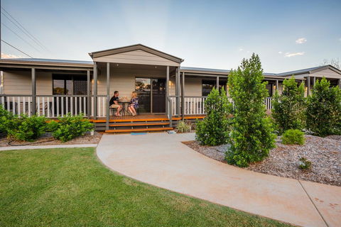 The Rocks Motel - Accommodation Whitsundays 0