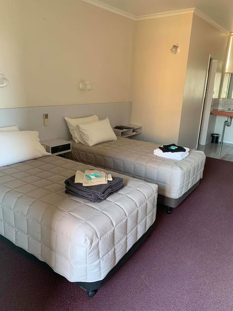 The Royal Motel - Accommodation Whitsundays 1