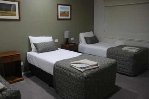 The Saltbush Motor Inn - Accommodation Whitsundays 3