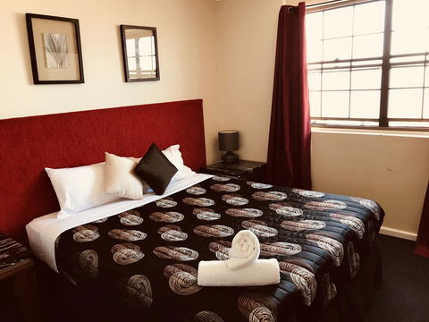 The Shamrock Hotel - Accommodation Whitsundays 0