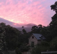 The Stone Cottage with tennis court - Accommodation Whitsundays