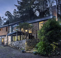 The Stone on the Hill - 3 bedroom house - Accommodation Whitsundays