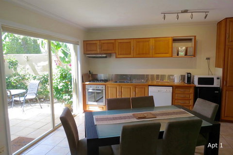 The Wave Oasis SC B&B - Accommodation Whitsundays 1
