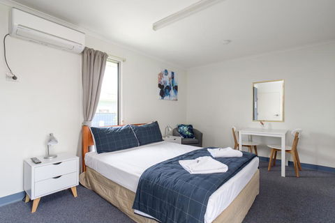 Tin Can Bay's Sleepy Lagoon Motel - Accommodation Whitsundays 2