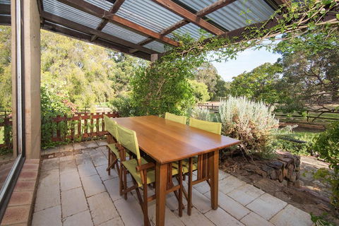 Trastevere Cowaramup Farm House - Accommodation Whitsundays 0