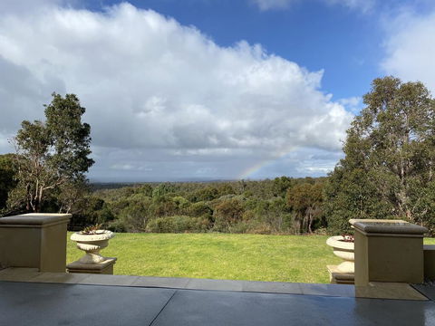 Treetops Holiday Retreat - Accommodation Whitsundays 1