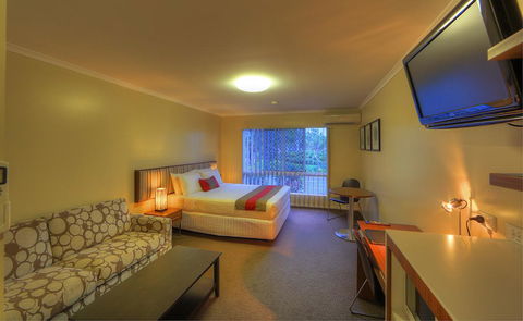 Tropixx Motel & Restaurant - Accommodation Whitsundays 2
