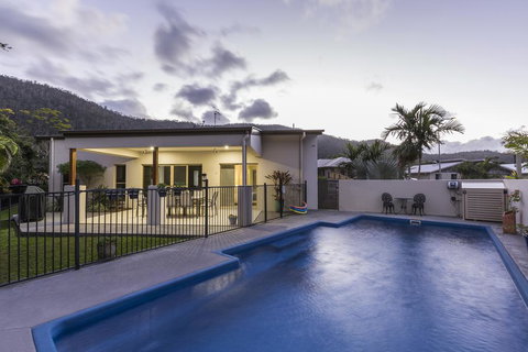 Tropical Private Holiday House With Pool - Accommodation Whitsundays 1