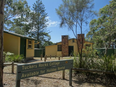 Tuckers Rocks Cottage - Accommodation Whitsundays 1
