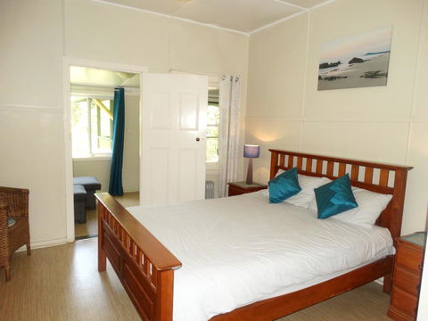 Tuckers Rocks Cottage - Accommodation Whitsundays 3