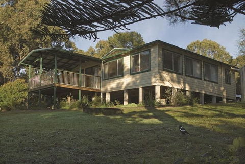 Tuckers Rocks Cottage - Accommodation Whitsundays 0